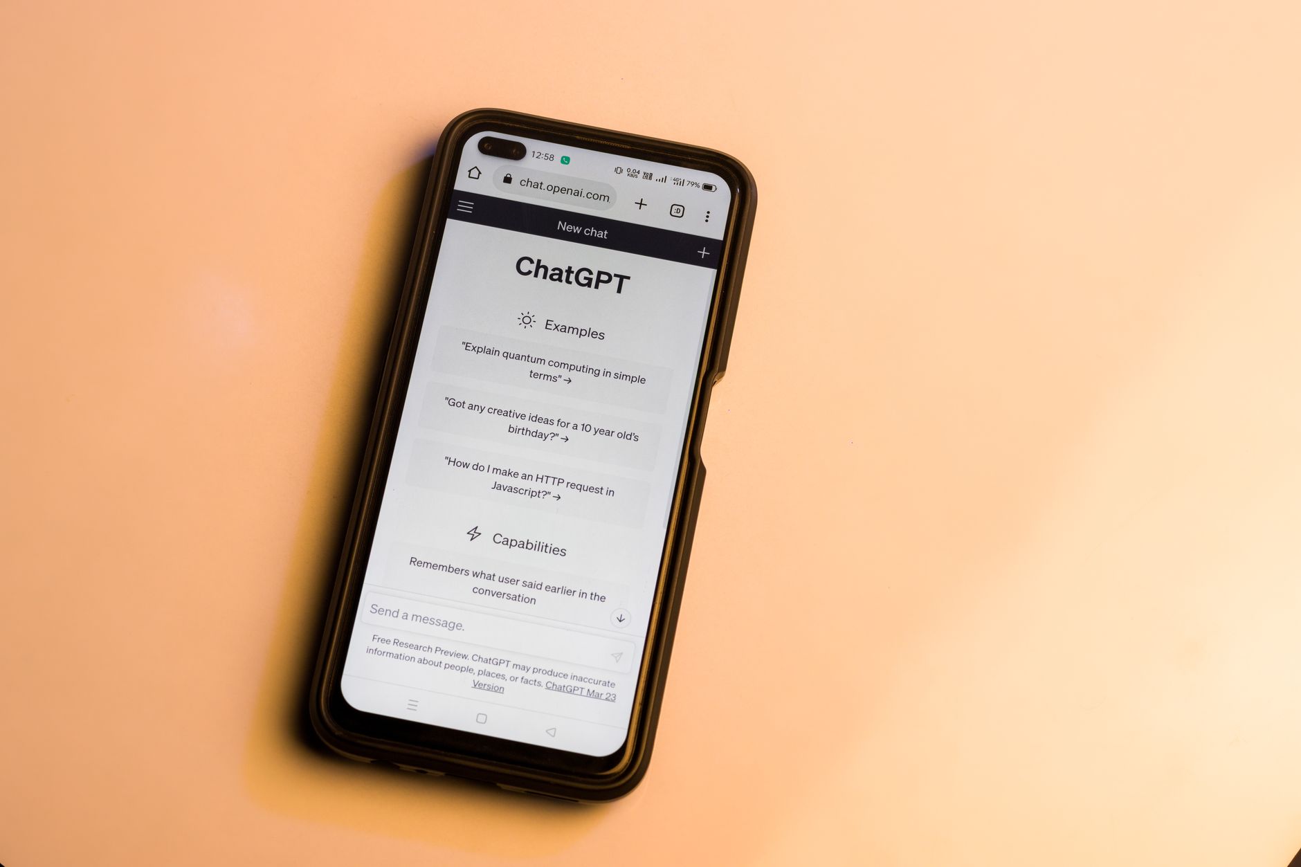 Click-to-chat widget helping a website visitor contact a support team