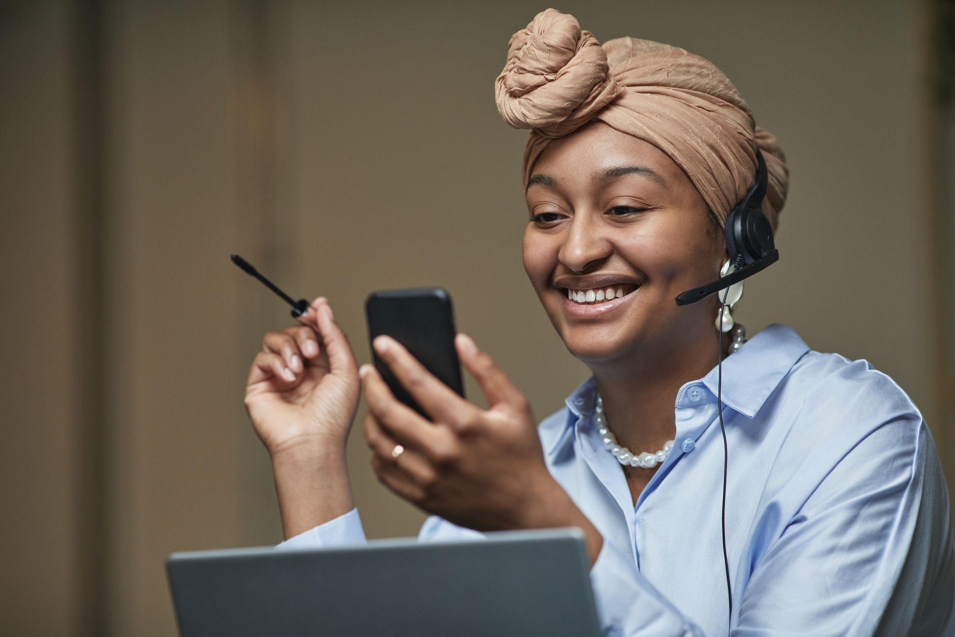 Customer communication through mobile messaging channels